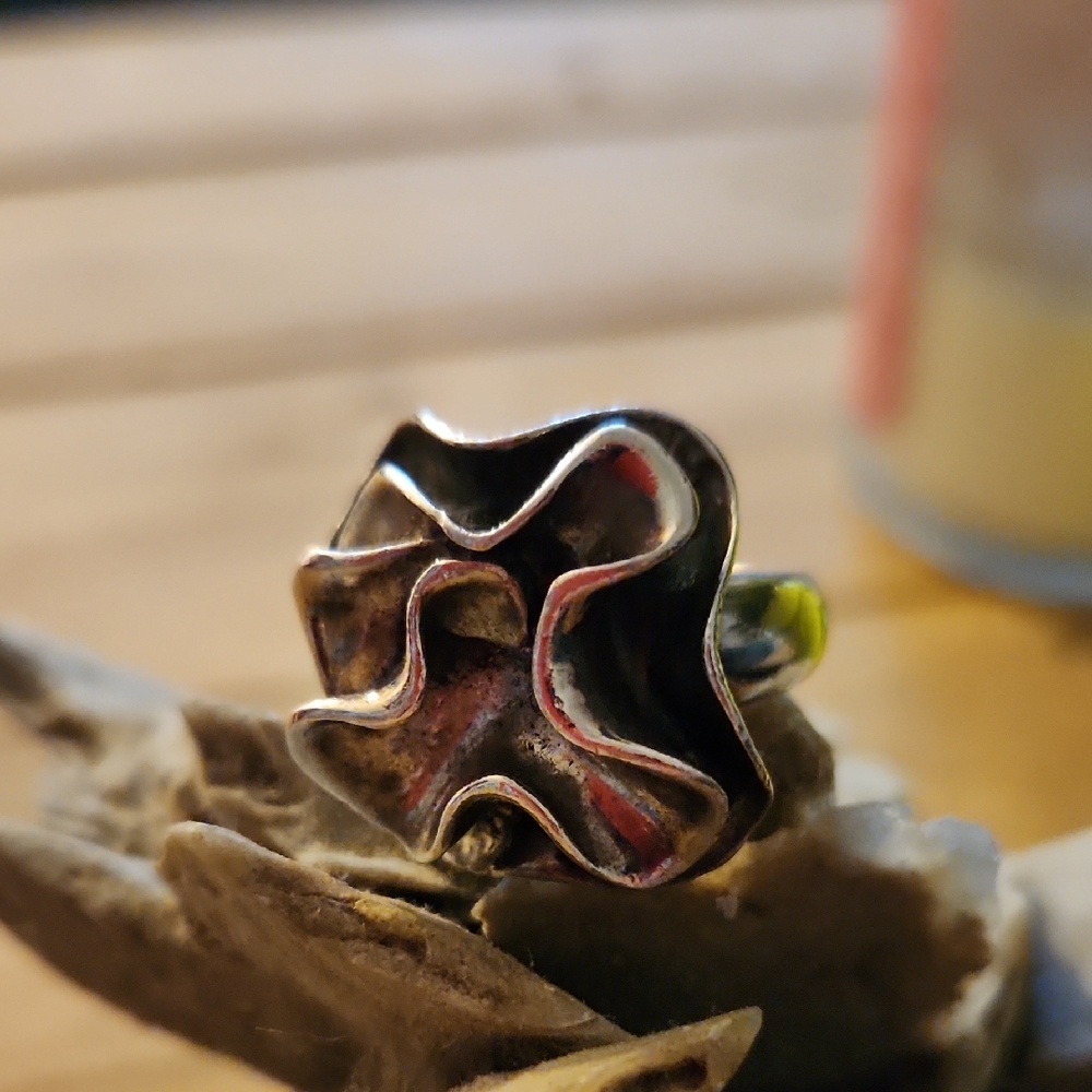 Unique Silver SIPADA Flower Ring